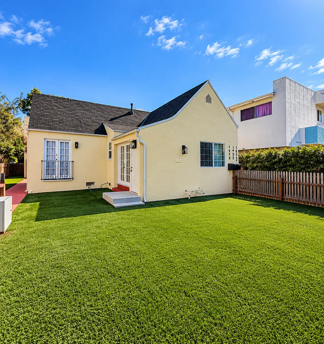 3 bed, $4,860 — Photo 1