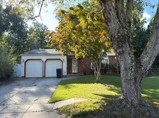 80 Lincoln Dr, Laurel Springs, NJ 08021