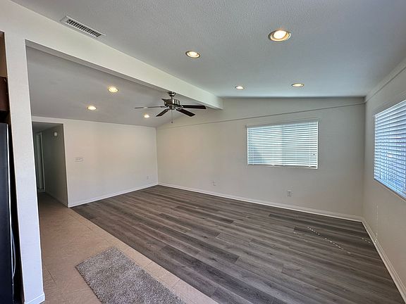 5th image of 3808 Peach Blossom St