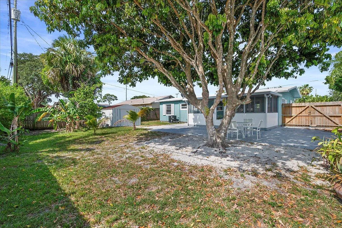 3 bed, 2.0 bath, 1075 sqft, $5,400 — Photo 4