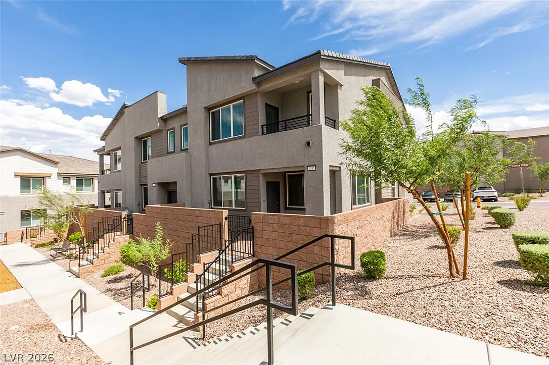 4 bed, 3.0 bath, 1927 sqft, $2,150 — Photo 2
