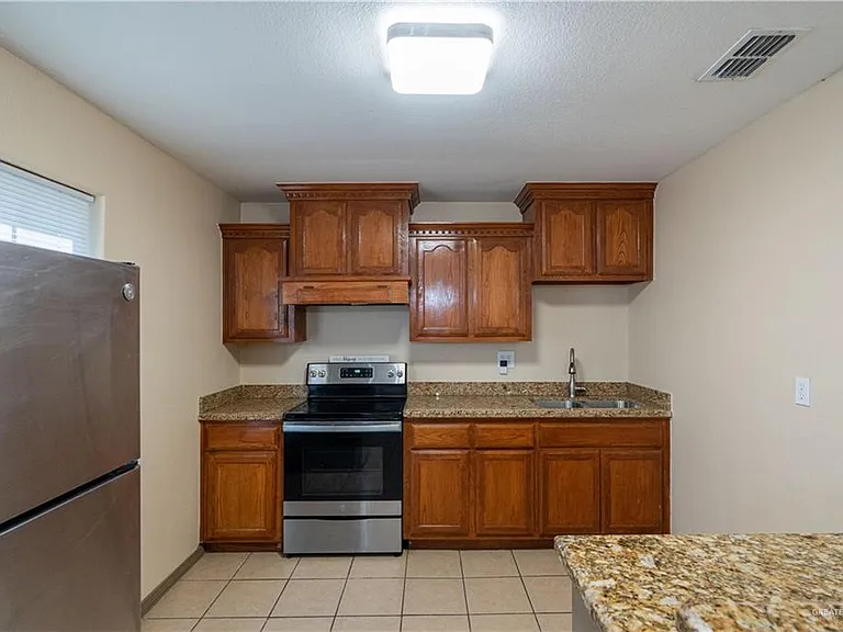 17002 Queen Palm Dr #B — Photo 6