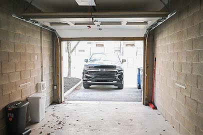 4th image of 527 N Park Ave #1