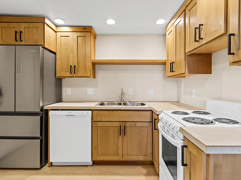 728 Walnut St — Photo 5