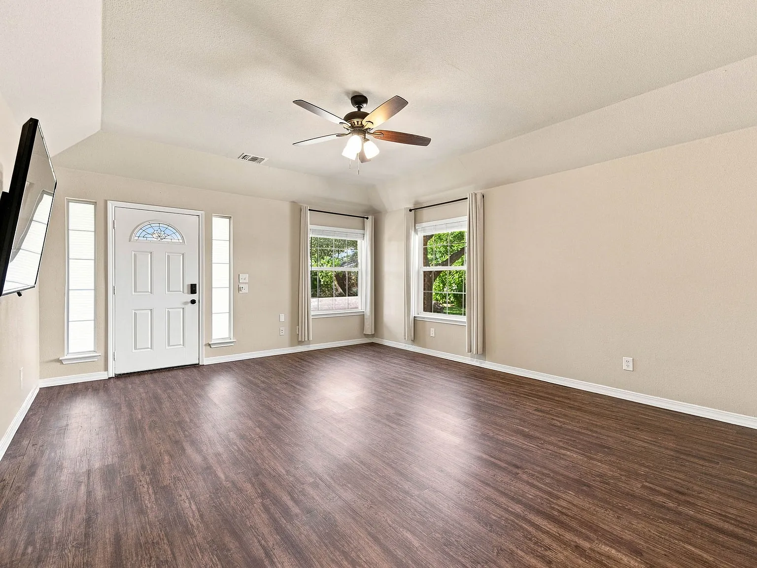 3 bed, 1655 sqft, $1,895 — Photo 4