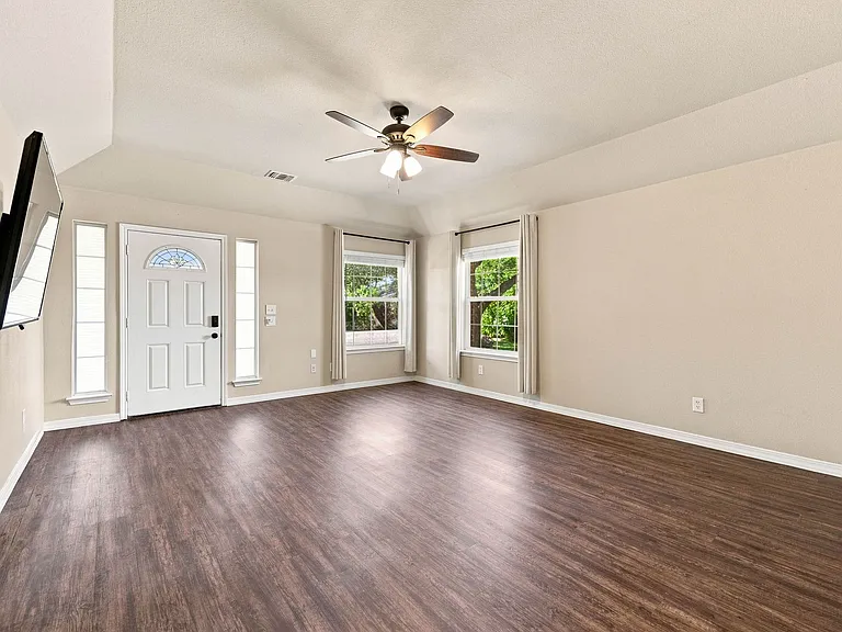 11707 Jarvis Dr — Photo 4