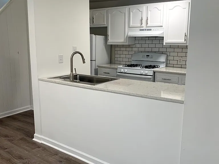 408 Eloise St #408 — Photo 3
