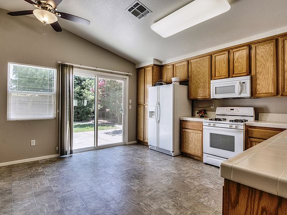3rd image of 1840 Stonecrest Dr