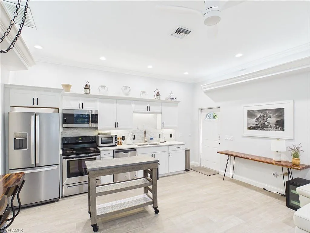 Building Photo - 6072 Polly Ave