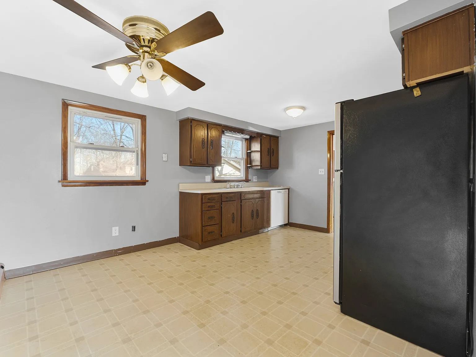 3 bed, 1320 sqft, $1,500 — Photo 2