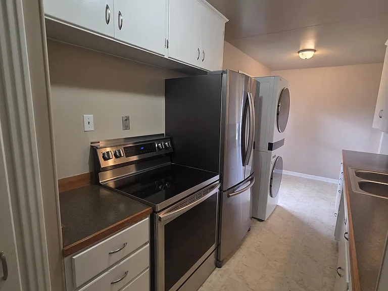 214 J St NE — Photo 6