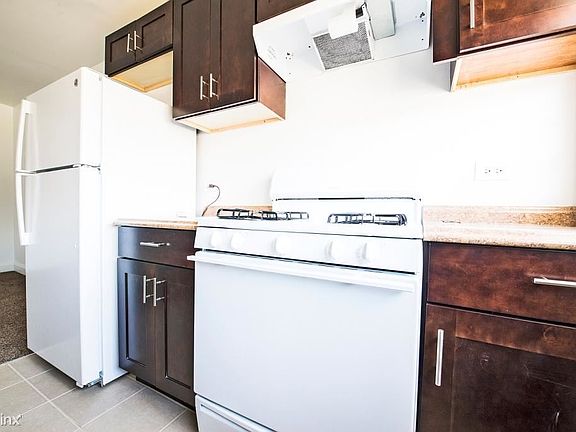 13256 S Prairie Ave Apartments Chicago Kitchen_02