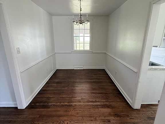 4th image of 1659 Rockwood Rd