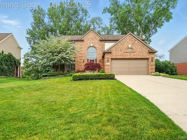 1377 Lake Shore Blvd, Lake Orion, MI 48362