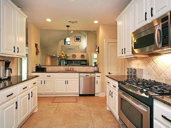 5th image of 137 Inslee Ave