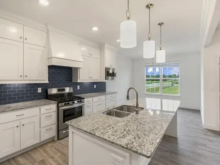 550 Piper Ln — Photo 3