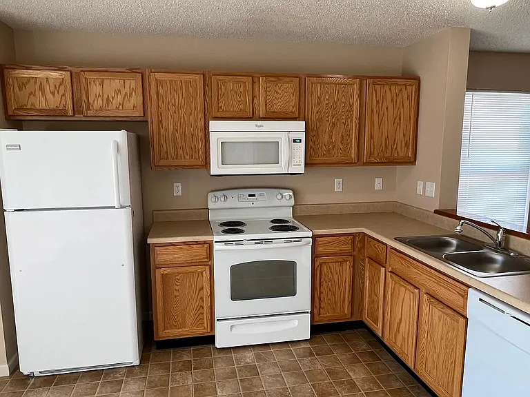 24 Chesterfield Ct — Photo 2