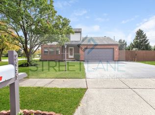 2459 Deerfield Dr, Grove City, OH 43123