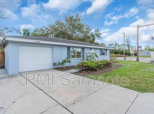 2727 McIntosh Rd, Sarasota, FL 34232