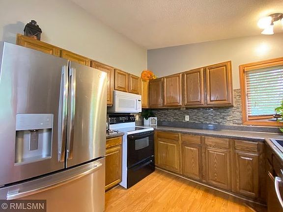 5th image of 9641 Meadow Ln