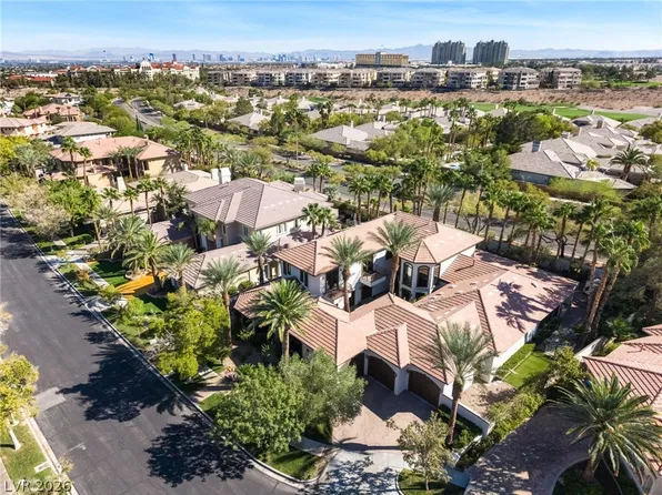 9325 Canyon Classic Dr, Las Vegas, NV 89144