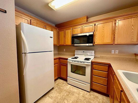 5th image of 1670 SW Mulberry Pl APT B202