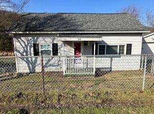 25 3rd St, Gypsy, WV 26361