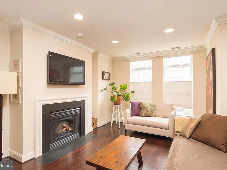 1451 Belmont St NW #11 — Photo 1
