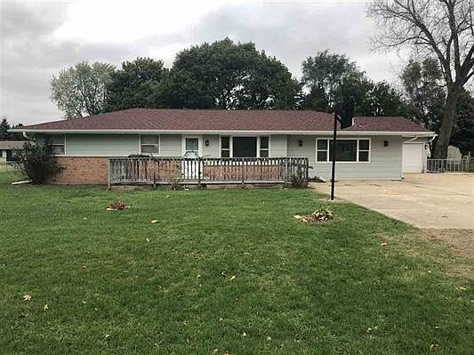 1st image of 924 Crystal Dr