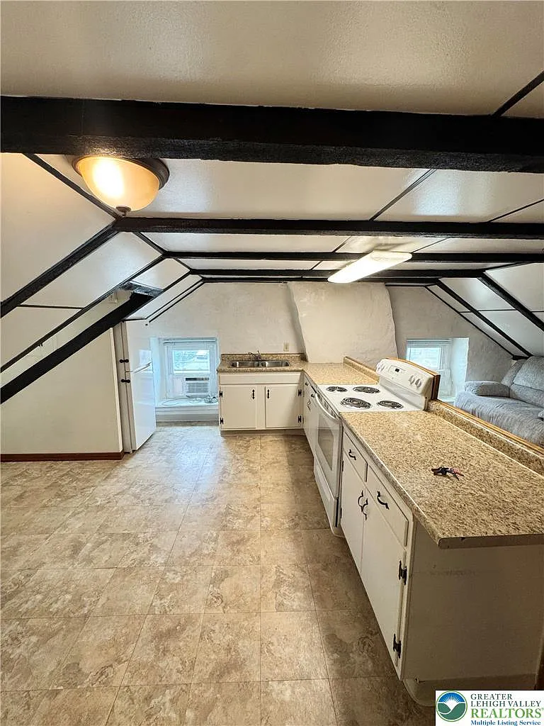 2 bed, 1.0 bath, 865 sqft, $1,550 — Photo 4
