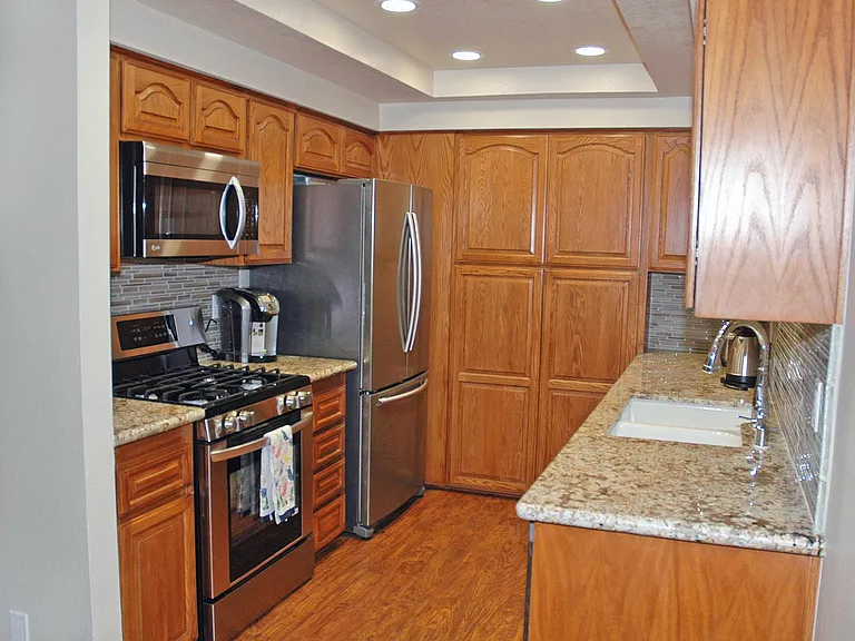 964 W Lamark Ln — Photo 4