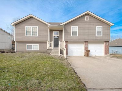 1204 SW Cross Creek Dr, Grain Valley, MO, 64029