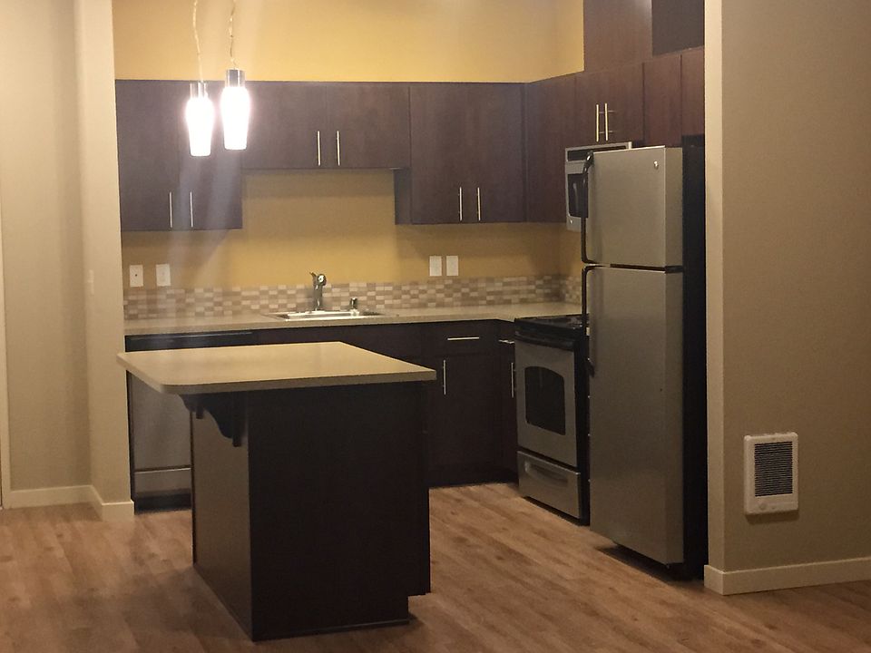 1st image of 1050 10th Ave NE Unit 415
