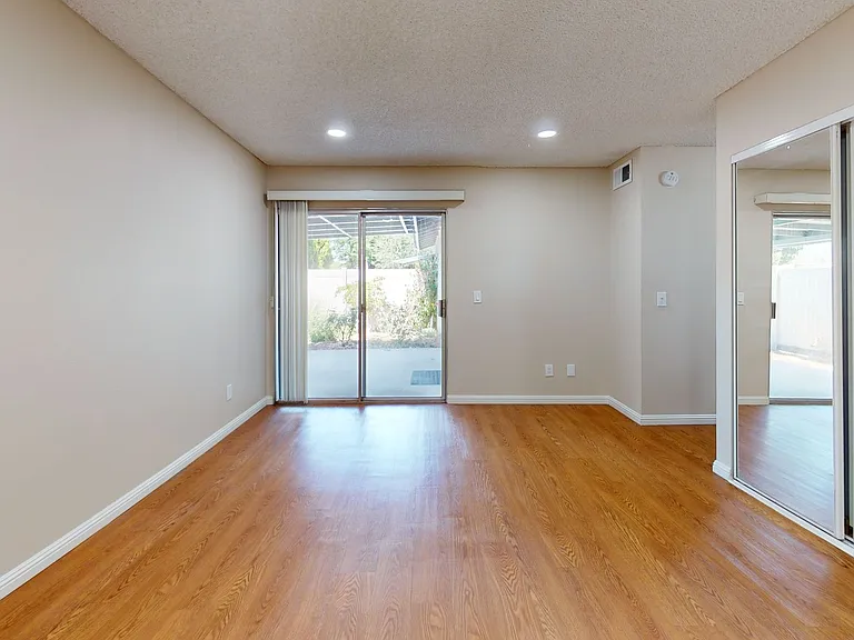 All units 2 Bedroom , 2 baths — Photo 4
