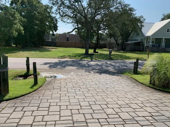 22 Shalimar Dr, Shalimar, FL 32579