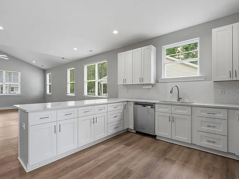 573 Circle Dr — Photo 11