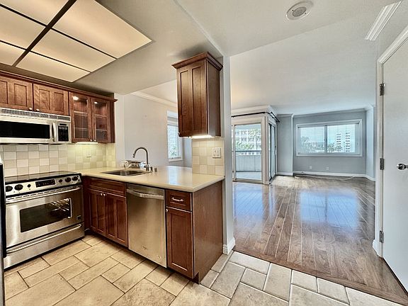 4th image of 525 E Seaside Way Unit 711