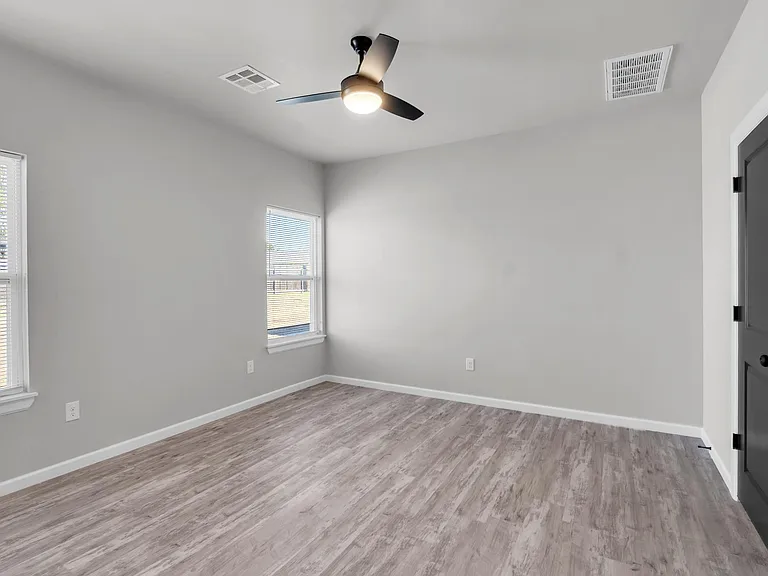 200 Buccaneer Dr — Photo 17