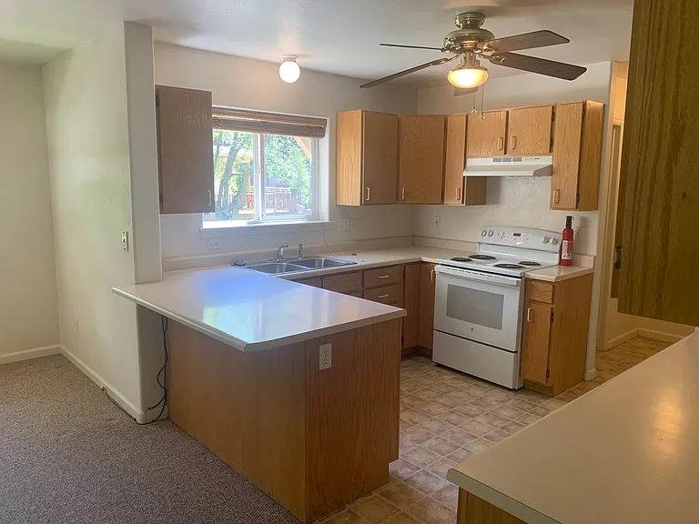 824 Red Valley Dr — Photo 5