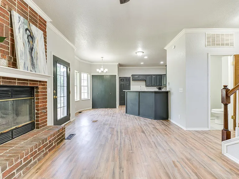 1829 Courtney Ln — Photo 24