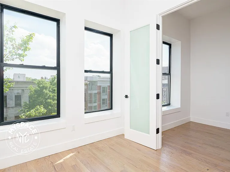 1027 Putnam Ave #4A — Photo 6