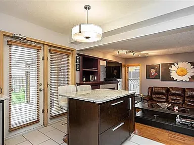 135 Cassin Cres — Photo 11