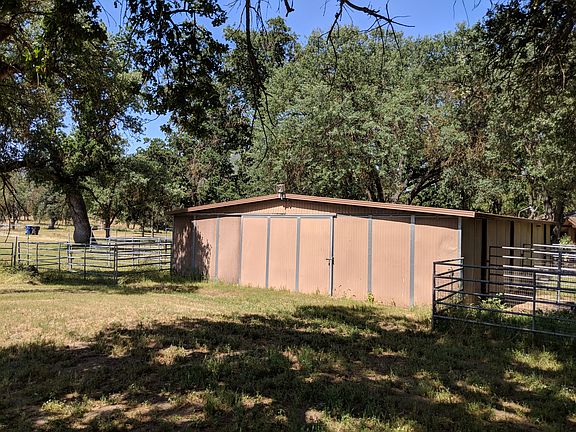 6 Stall Barn With Birth. Rm.