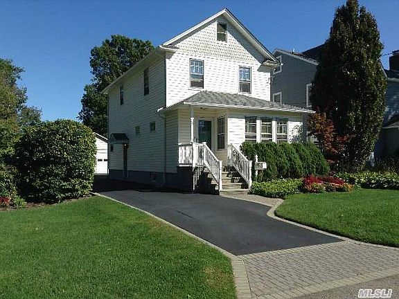 2nd image of 421 Litchfield Ave
