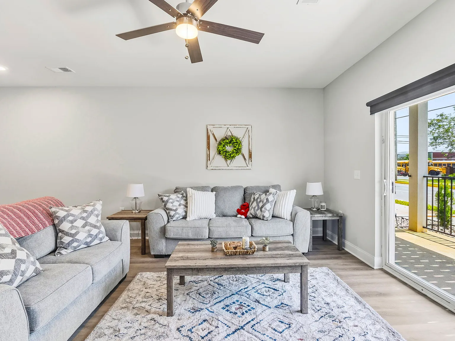 3 bed, 1435 sqft, $750 — Photo 1