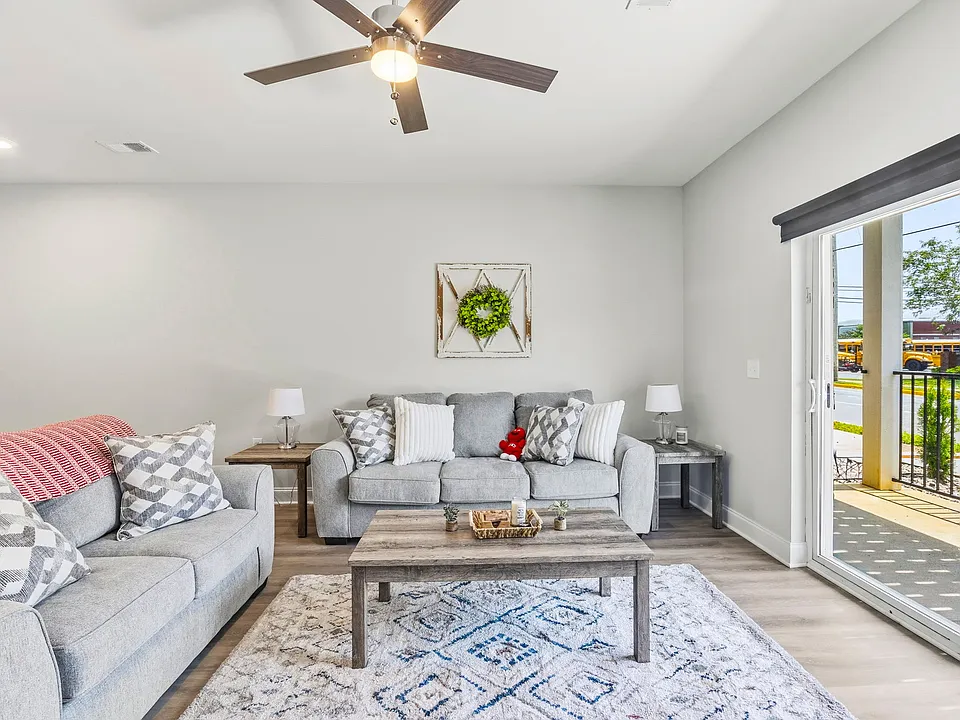 135 E 12th Ave #303