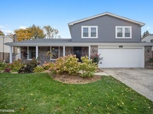 3923 Chester Dr, Glenview, IL 60026