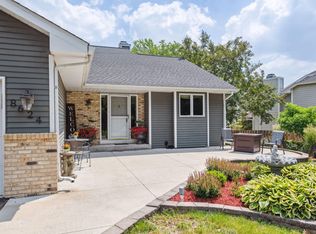 8624 Chanhassen Hills Dr N, Chanhassen, MN 55317