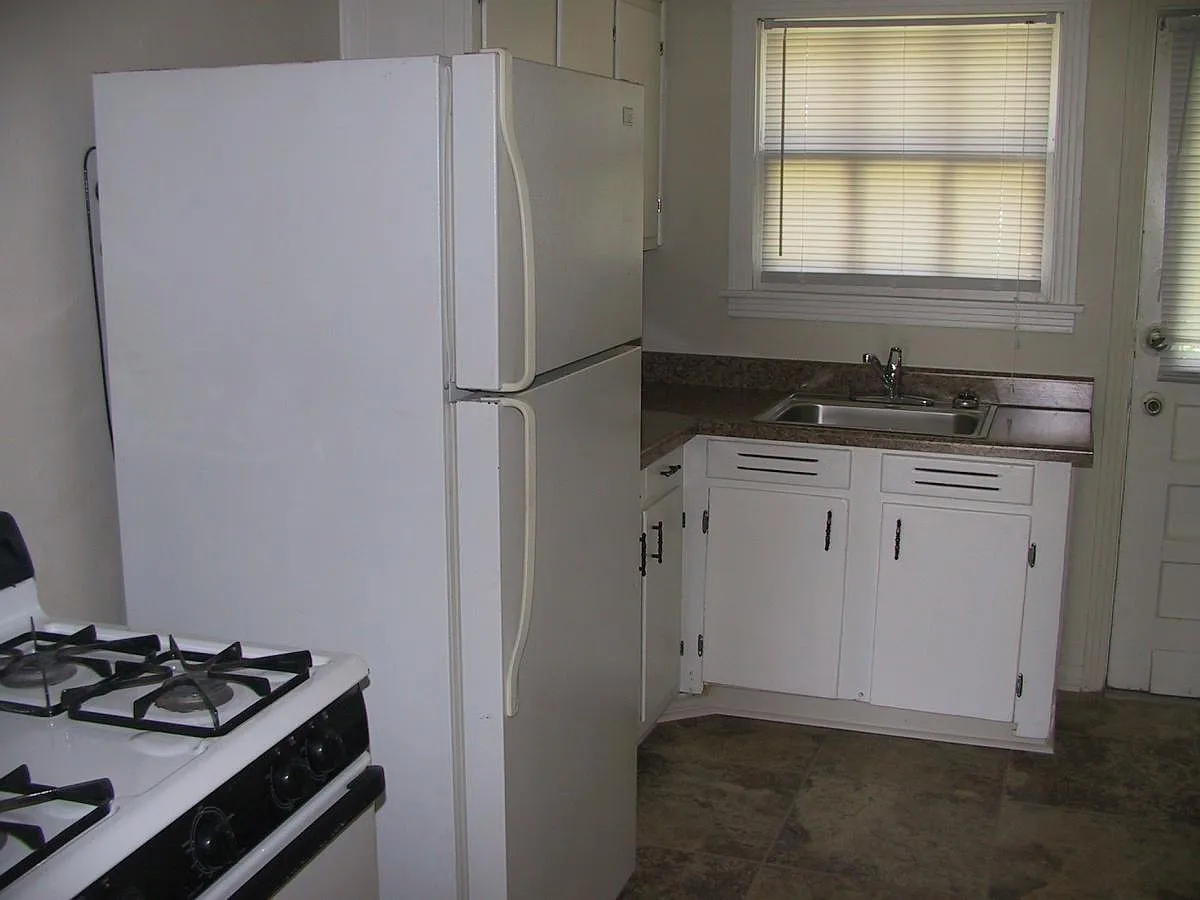 3 bed, 1100 sqft, $950 — Photo 3