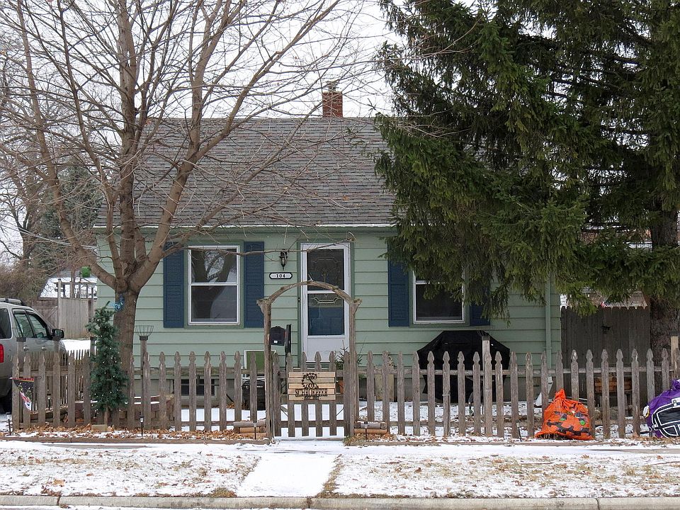 1st image of 104 S 11th St